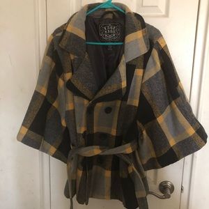 3/4 sleeve yellow and grey coat